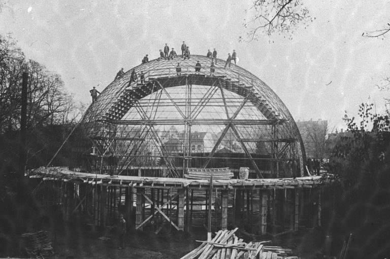 Bau der Kuppel des Planetariums 1925