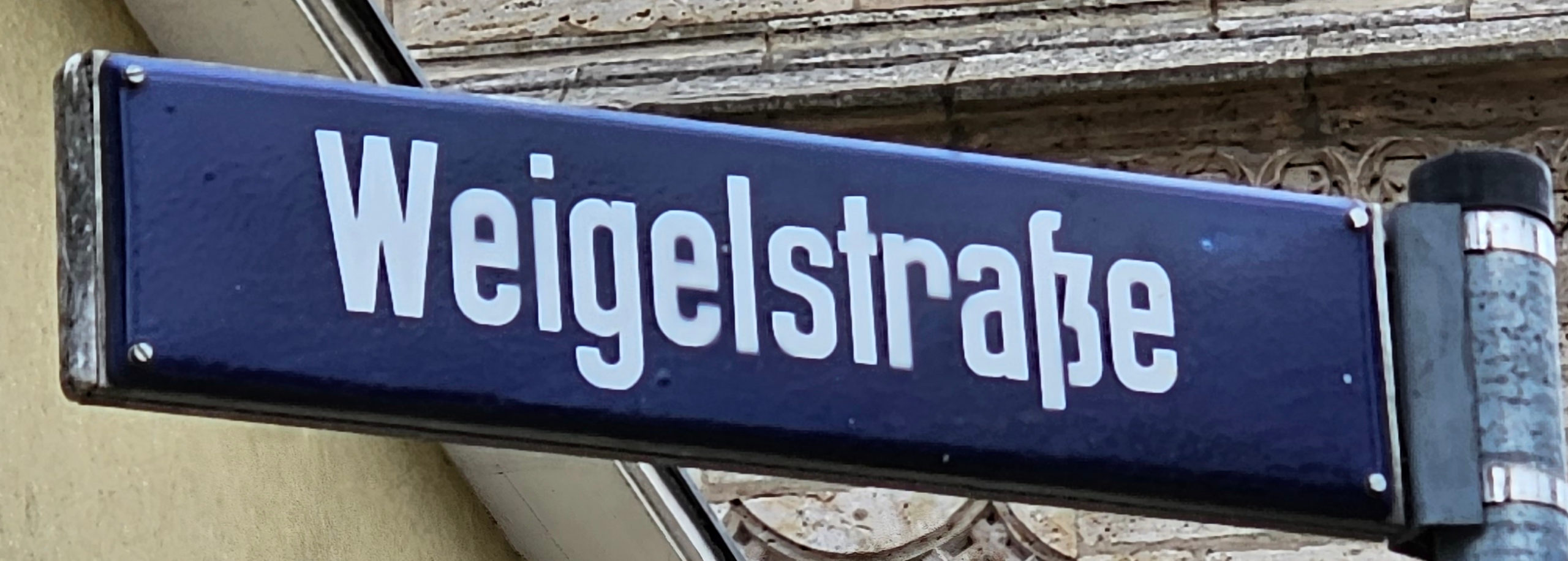 Straßenschild "Weigelstraße"